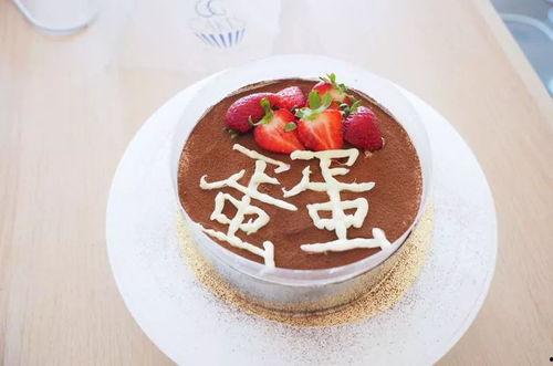 吃瓜群众蛋糕加鸡腿,蛋糕加鸡腿，共享甜蜜时光