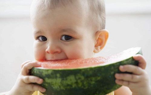 带小孩吃瓜,带小孩共享夏日清凉吃瓜盛宴