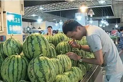 怎么拍摄吃瓜群众,如何巧妙拍摄“吃瓜群众”瞬间