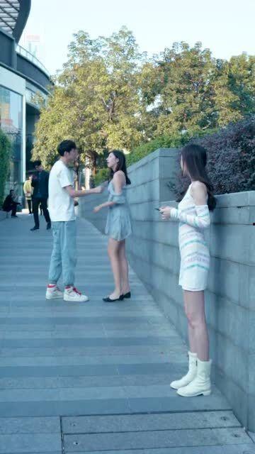 情侣吵架 吃瓜视频,吃瓜群众围观，真相揭秘！