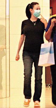 明星孕肚照偷拍,揭秘孕期明星隐私瞬间